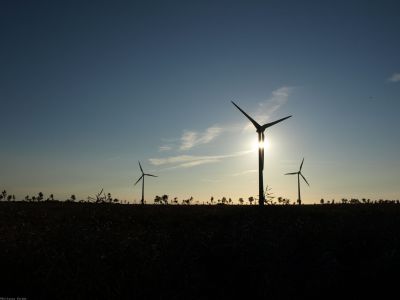 Windrad und Sonne
Immer wieder ein gutes Motiv - ein Windrad mit Sonne im Hintergrund
Schlüsselwörter: Fehmarn;Windrad